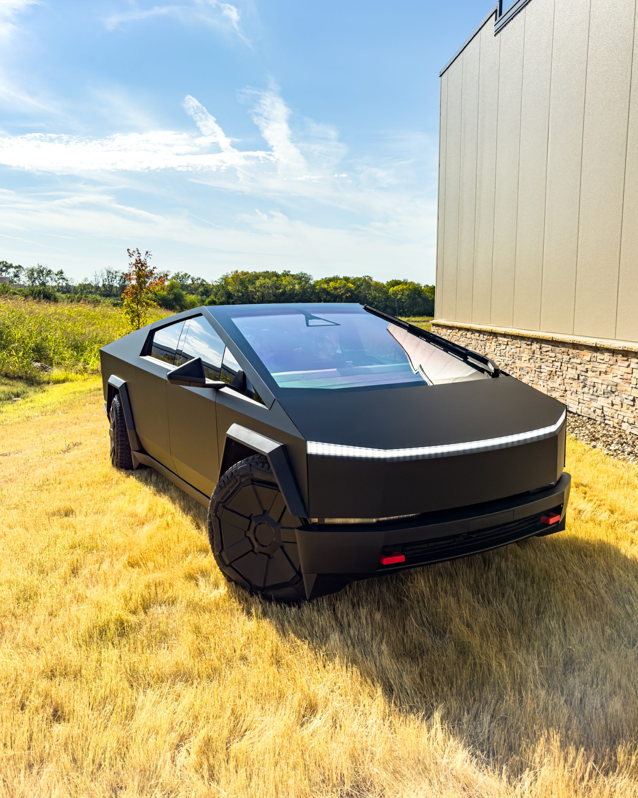2024 TESLA Cybertruck photo